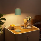 Es werde Licht: Klighten 2 Stück LED Dimmbare Akku Tischlampe, kabellos, wiederaufladbar, warme Lichtfarbe 3000K, Tischleuchte für Innen und Aussen mit USB-C, Aluminium, IP54 Wasserdicht, Dunkelgrau