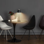 Es werde Licht: Klighten 2 Stück LED Dimmbare Akku Tischlampe, kabellos, wiederaufladbar, warme Lichtfarbe 3000K, Tischleuchte für Innen und Aussen mit USB-C, Aluminium, IP54 Wasserdicht, Dunkelgrau