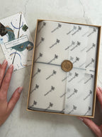 Damit keine Erinnerung verlorengeht: Wanderings A5 Travelers Notebook mit Fächern – Echtes Leder Journal, 6" x8,5/15 x 22cm Nachfüllbares Reisetagebuch, um alle Abenteuer des Lebens festzuhalten, 120 GSM Blanko Einlagen