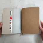 Damit keine Erinnerung verlorengeht: Wanderings A5 Travelers Notebook mit Fächern – Echtes Leder Journal, 6" x8,5/15 x 22cm Nachfüllbares Reisetagebuch, um alle Abenteuer des Lebens festzuhalten, 120 GSM Blanko Einlagen