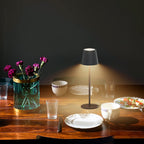 Es werde Licht: Klighten 2 Stück LED Dimmbare Akku Tischlampe, kabellos, wiederaufladbar, warme Lichtfarbe 3000K, Tischleuchte für Innen und Aussen mit USB-C, Aluminium, IP54 Wasserdicht, Dunkelgrau