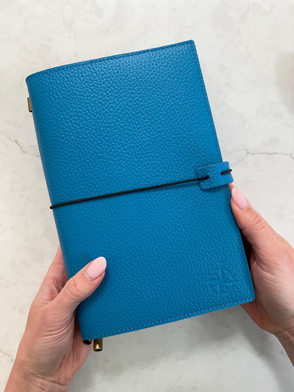 Damit keine Erinnerung verlorengeht: Wanderings A5 Travelers Notebook mit Fächern – Echtes Leder Journal, 6" x8,5/15 x 22cm Nachfüllbares Reisetagebuch, um alle Abenteuer des Lebens festzuhalten, 120 GSM Blanko Einlagen