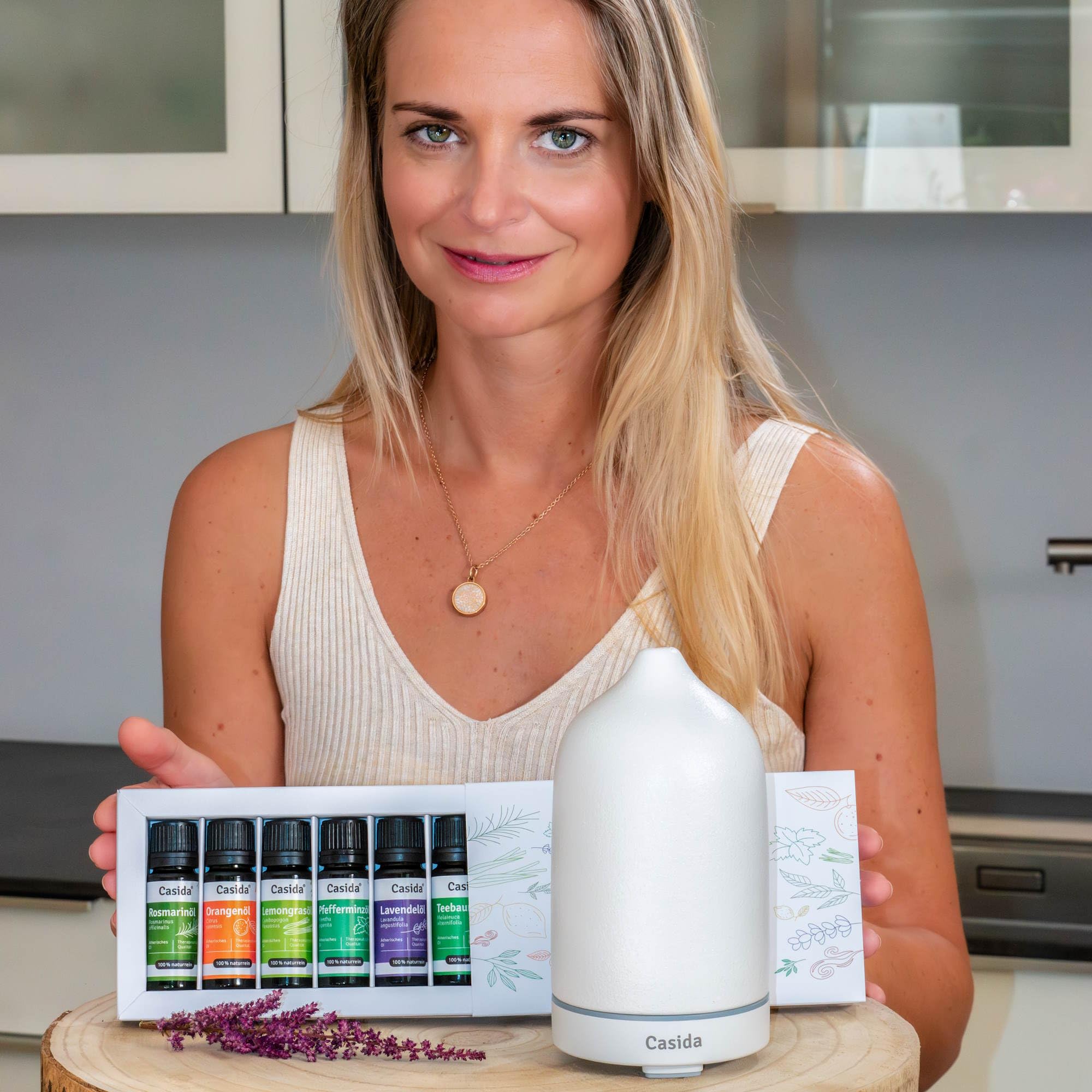 AAAAroma! Moderner Keramik Aroma Diffuser für ätherische Öle mit LED Licht 3-in-1: Ultraschall Diffusor, Luftbefeuchter und Nachtlicht - 100 ml Wassertank (Schwarz)