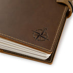 Damit keine Erinnerung verlorengeht: Wanderings A5 Travelers Notebook mit Fächern – Echtes Leder Journal, 6" x8,5/15 x 22cm Nachfüllbares Reisetagebuch, um alle Abenteuer des Lebens festzuhalten, 120 GSM Blanko Einlagen