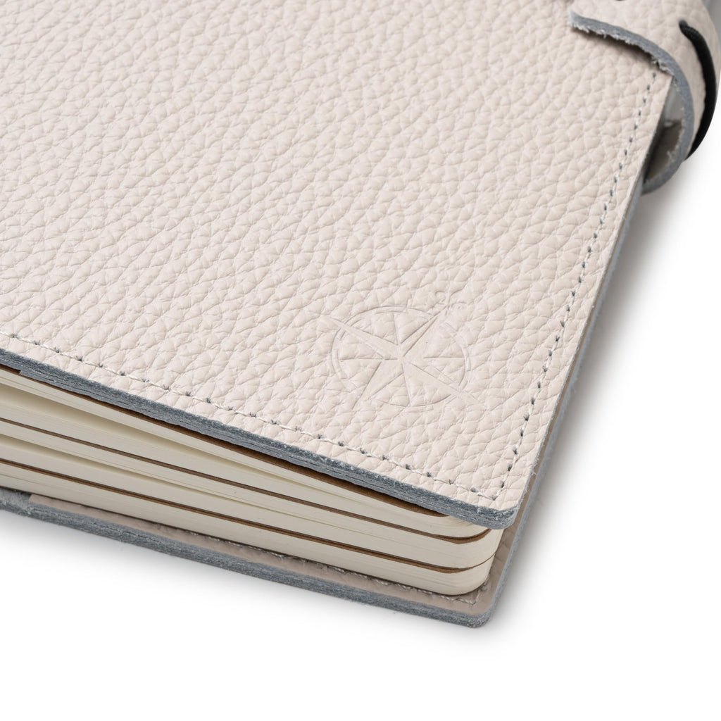 Damit keine Erinnerung verlorengeht: Wanderings A5 Travelers Notebook mit Fächern – Echtes Leder Journal, 6" x8,5/15 x 22cm Nachfüllbares Reisetagebuch, um alle Abenteuer des Lebens festzuhalten, 120 GSM Blanko Einlagen