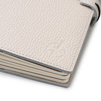 Damit keine Erinnerung verlorengeht: Wanderings A5 Travelers Notebook mit Fächern – Echtes Leder Journal, 6" x8,5/15 x 22cm Nachfüllbares Reisetagebuch, um alle Abenteuer des Lebens festzuhalten, 120 GSM Blanko Einlagen